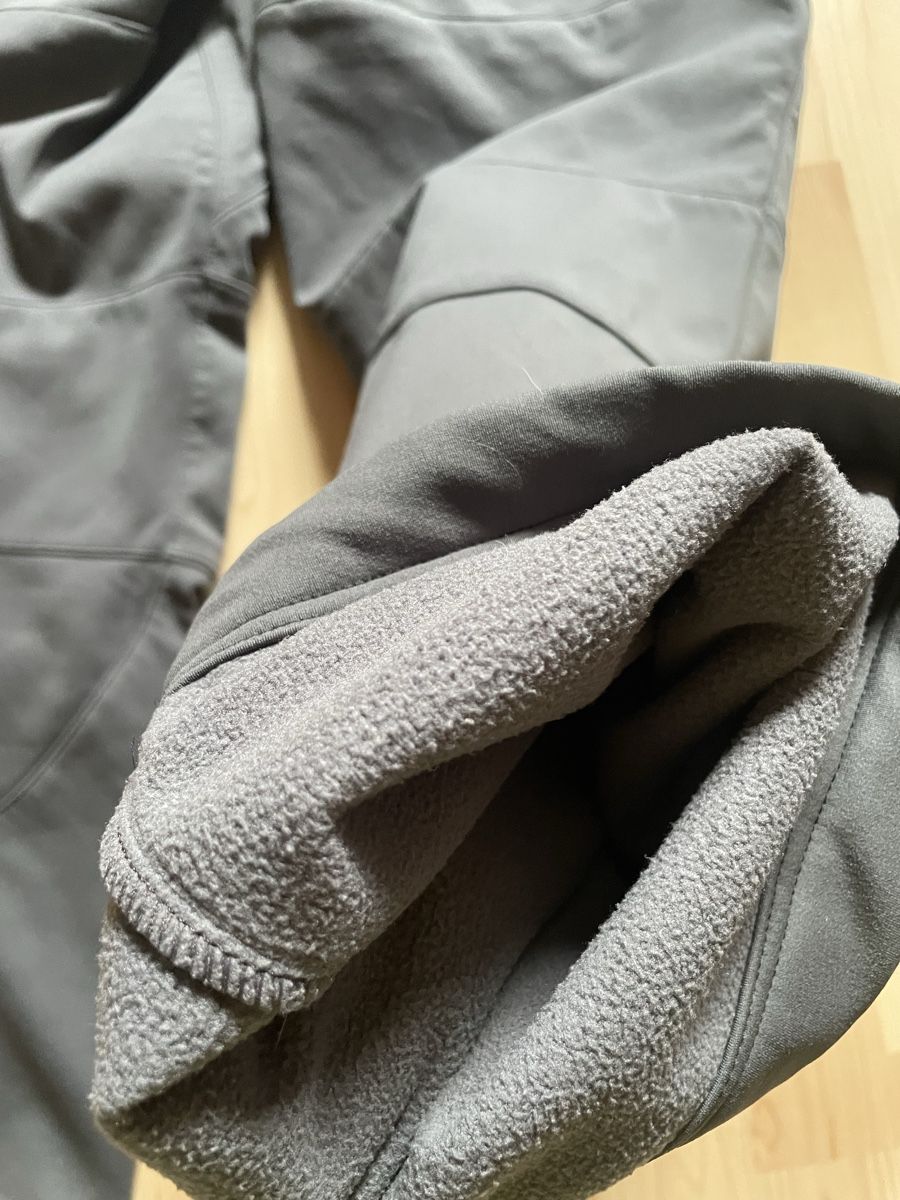 Pantaloni: Pantalon Kuiu  – Usato da Charmey (Gruyère) venduto da Crem88 3