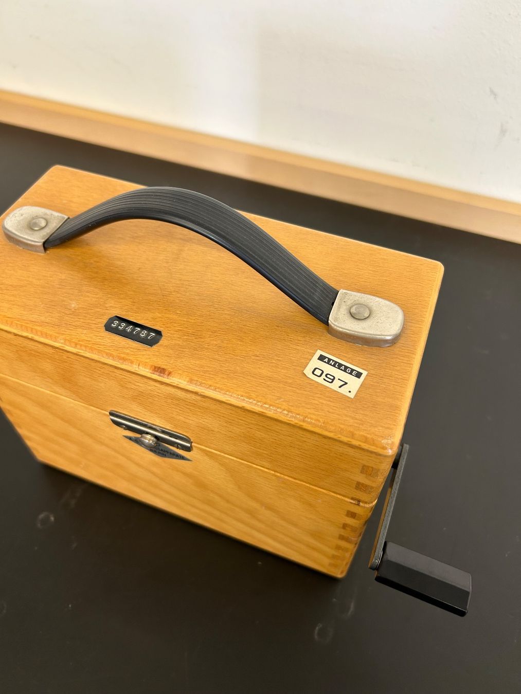 Messen: Historischer Kurbelinduktor-Isolationsmesser Metrawatt – Gebraucht aus Zürich von LuZ_8005 2