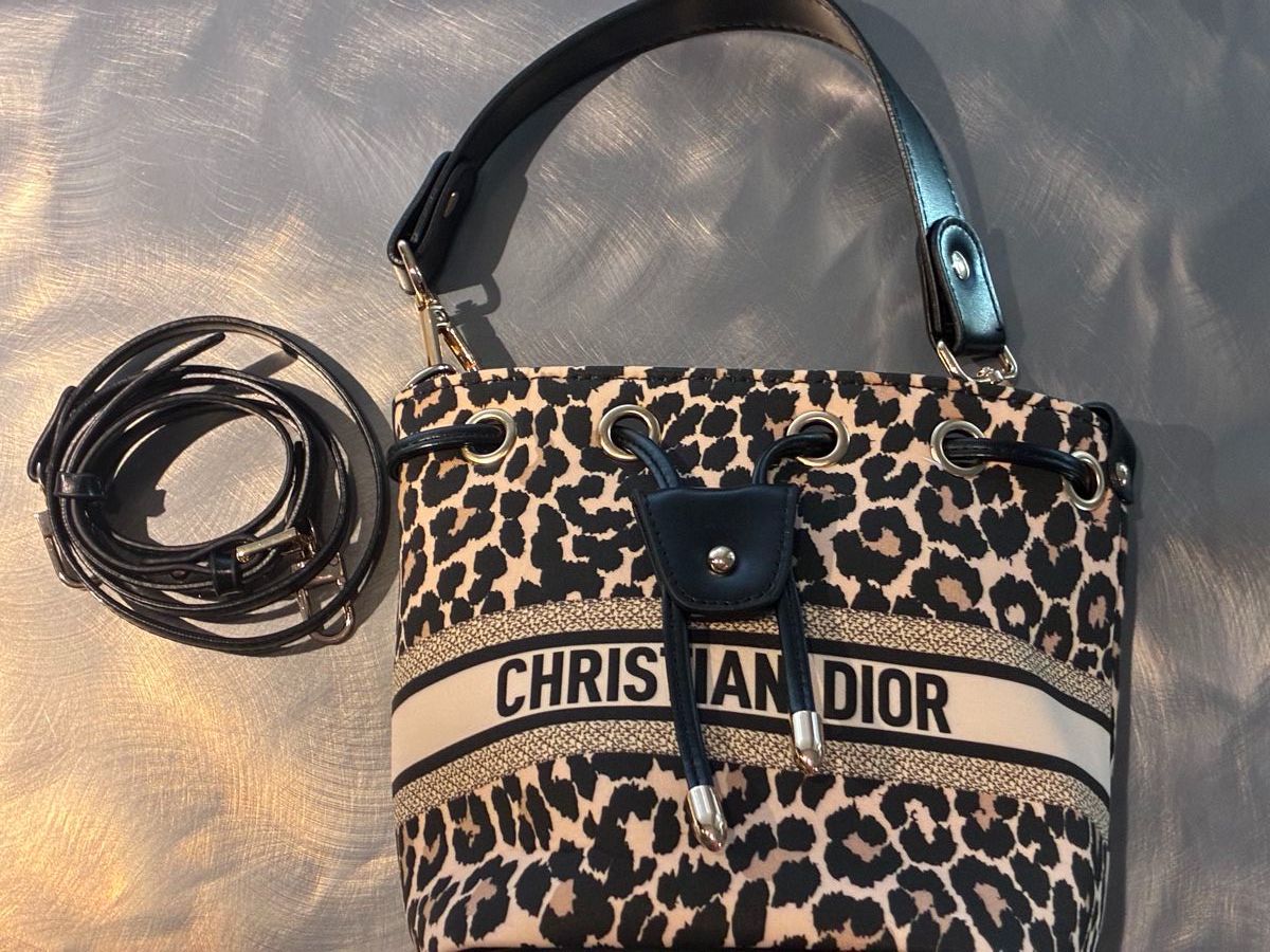Dior Taschen: Dior Beauty Minibag Crossbody oder als Handbag - neu! – Neu und originalverpackt aus Niederglatt ZH von karinso 1