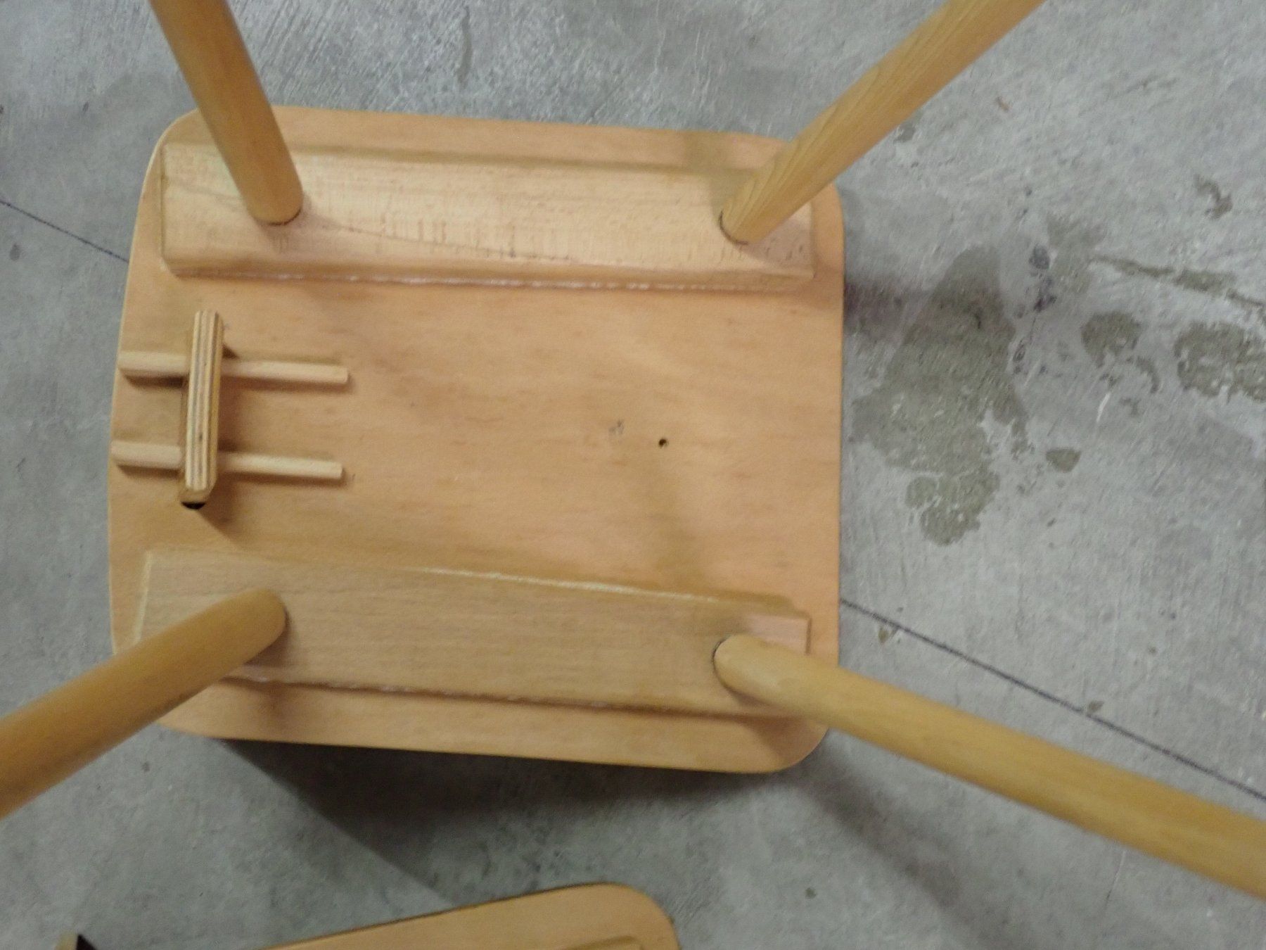 Stühle: 2 Holzstühle – Gebraucht aus Wallisellen von Mf1000 7