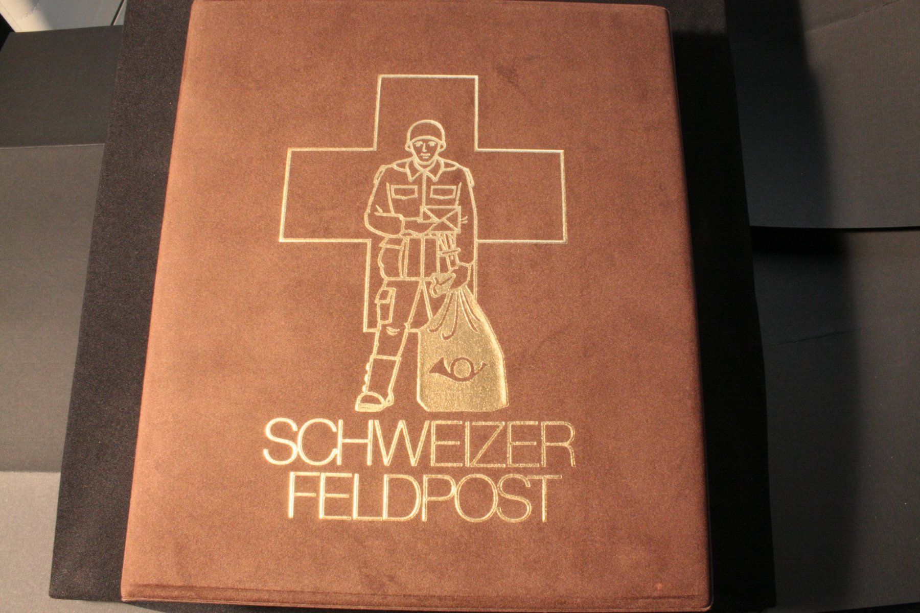 Tutti i francobolli: Schweizer Feldpost Original Sammelband – Nuovo e nell'imballaggio originale da Neuenegg venduto da muenzenweber-ch
