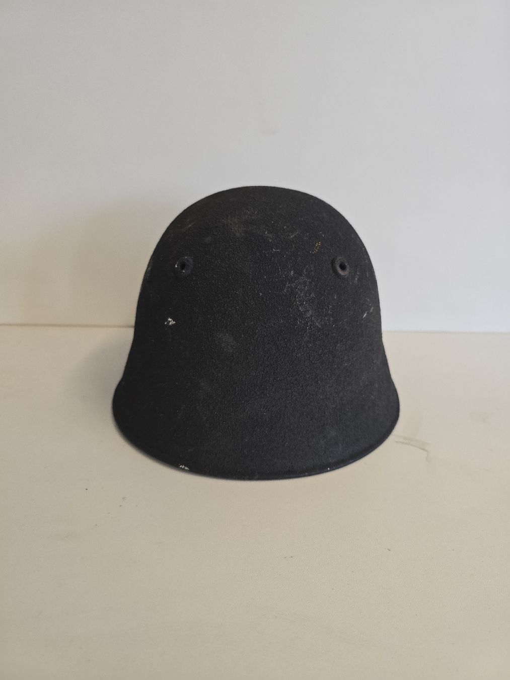 Uniformi & Effetti personali: Alter Militäerhelm, Sammlerstück – Usato da Tuggen venduto da Zweitechanceboutique 3