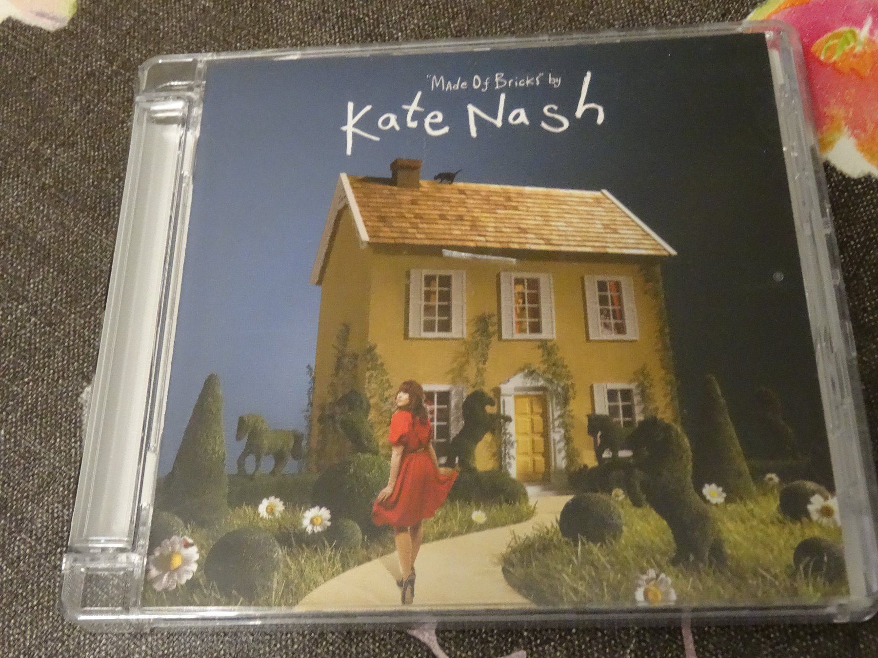 CD: Made of Bricks by Kate Nash CD – Usato da Olten venduto da Disc-Ausverkauf