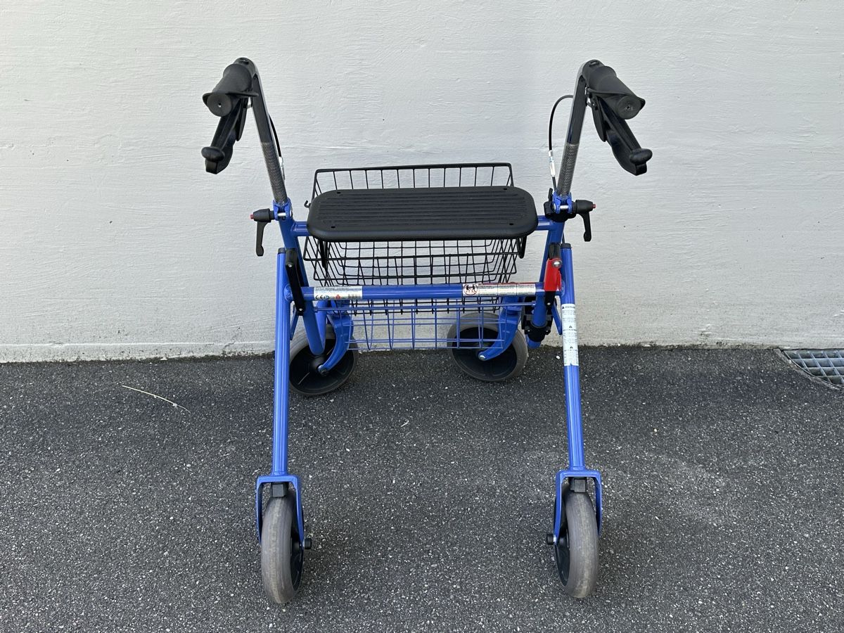 Ausili per la deambulazione: Rollator mit Sitz und Korb - wie neu! – Nuovo (secondo la descrizione) da Pfäffikon ZH venduto da 0iB4F 1