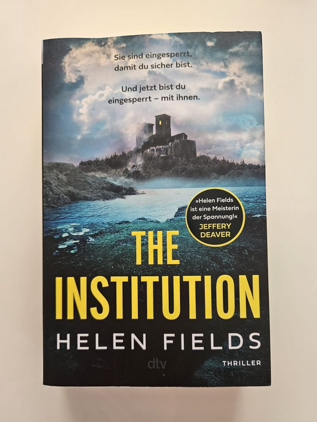Libri: The Institution - Helen Fields | Thriller Taschenbuch – Usato da Amriswil venduto da Alfaromeo007
