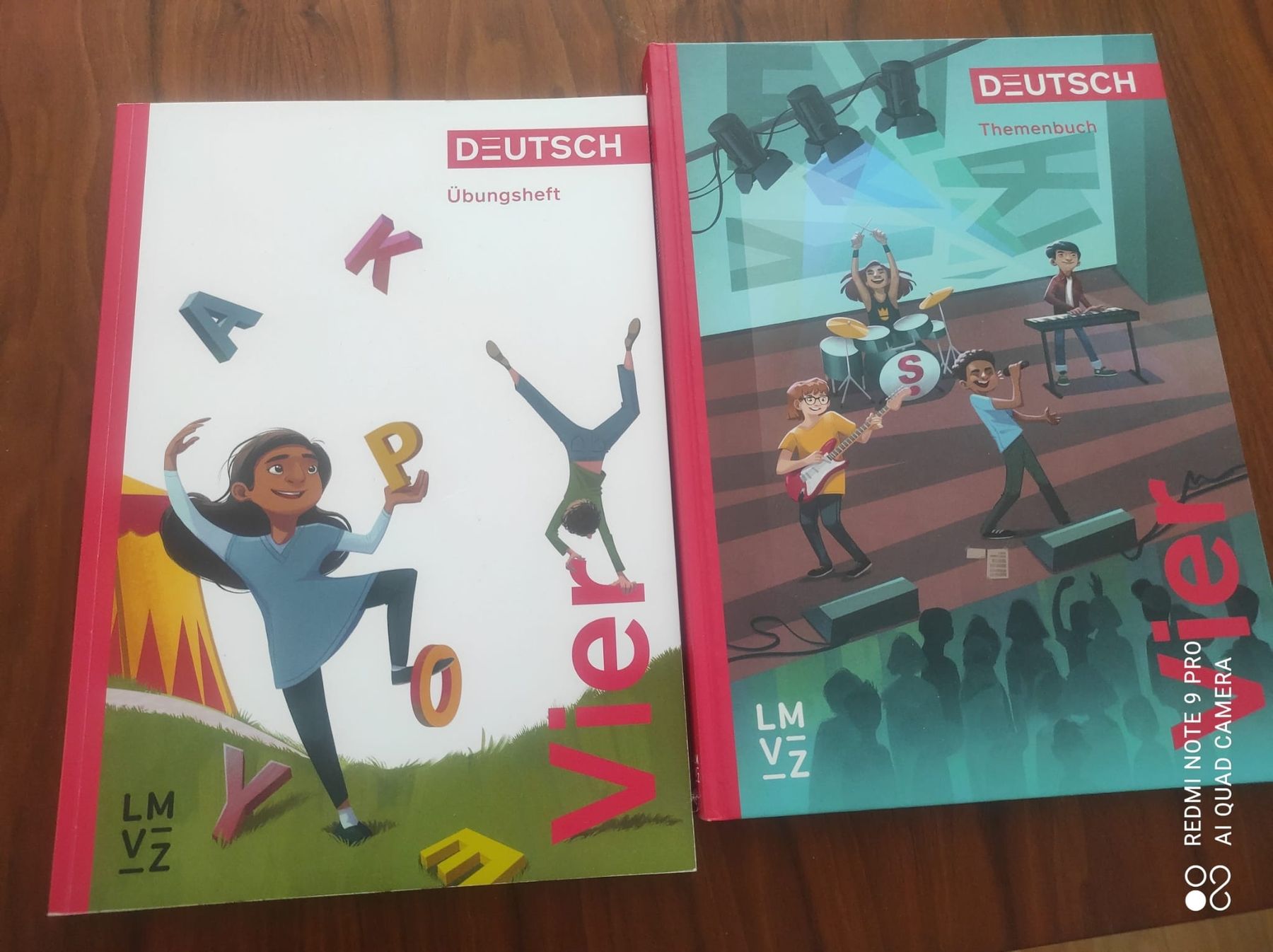 Libri: Deutsch "Vier" Textbooks Bundle - Workbook + Theme book – Usato da Bülach venduto da Mylos26