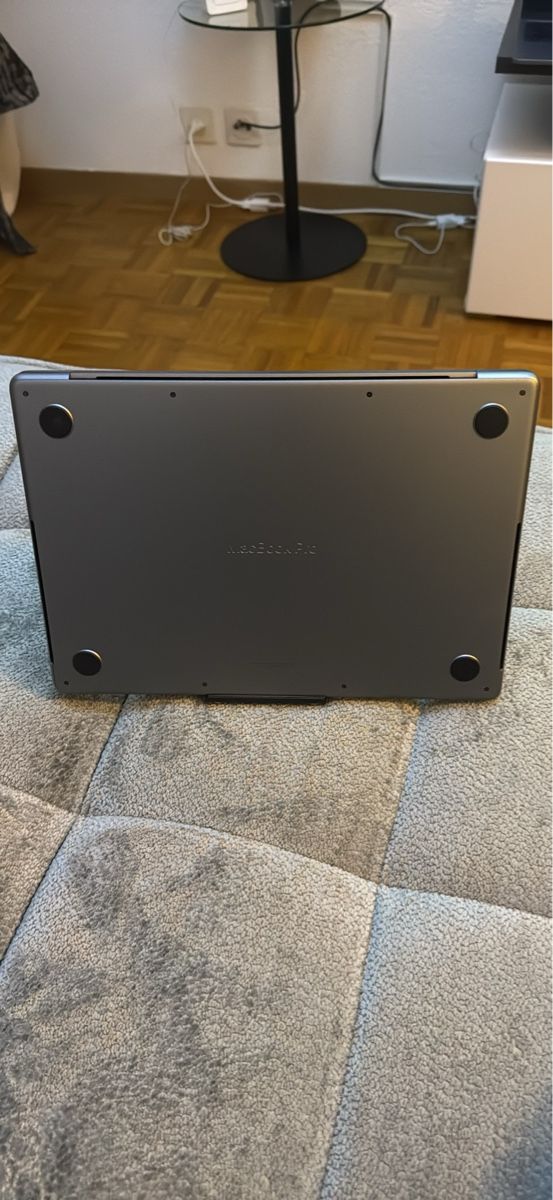 Apple Notebooks: MacBook Pro 14’’ M3 rétro-éclairage HS. Défectueux, – Defekt aus Morges von Abel. 9