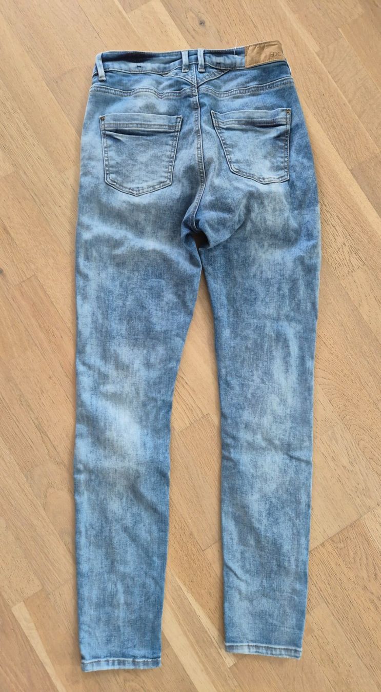Esprit Jeans: EDC Jeans Neu, ungetragen Gr. 36 – Nuovo (secondo la descrizione) da Schaffhausen venduto da Madison74 5