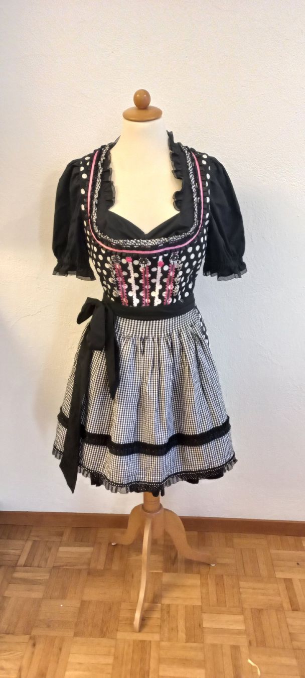 Costumi: Krüger Dirndl mit Bluse – Usato da Grüningen venduto da selinasearching