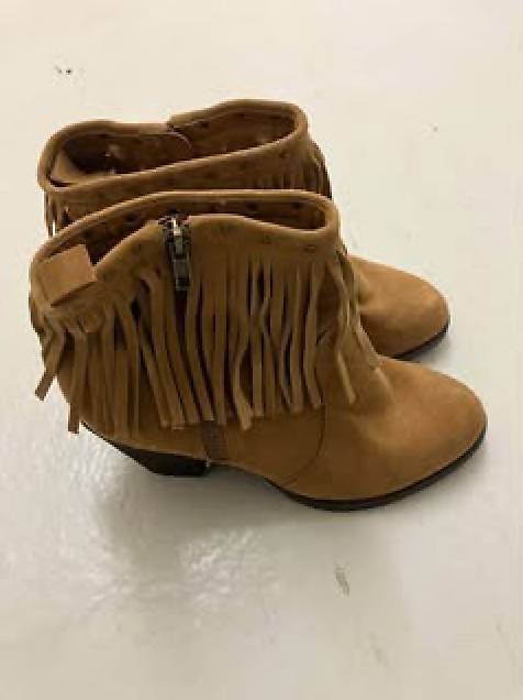 Scarpe da donna: Echt Leder Stiefeletten mit Fransen – Usato da Rümlang venduto da Speedy-Cat