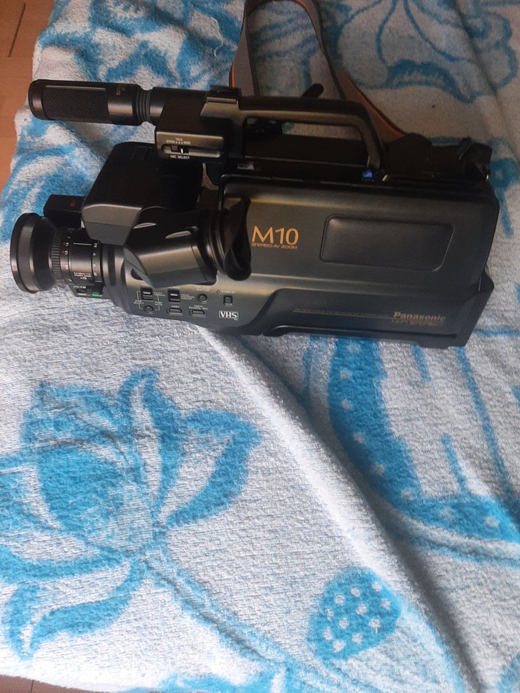 Panasonic Videocamere: Panasonic M10 VHS Videokamere Vintage – Usato da Kreuzlingen venduto da Jack.Daniels 2