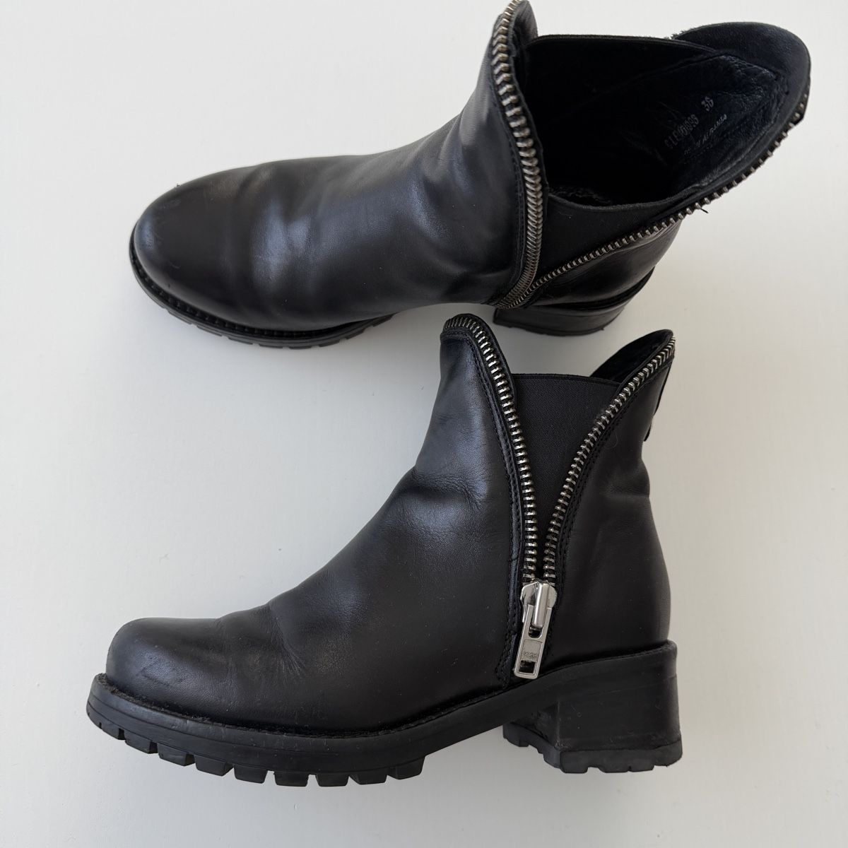Scarpe da donna: CULT Black Leather Boots – Usato da Emmen venduto da Colette-Juliette