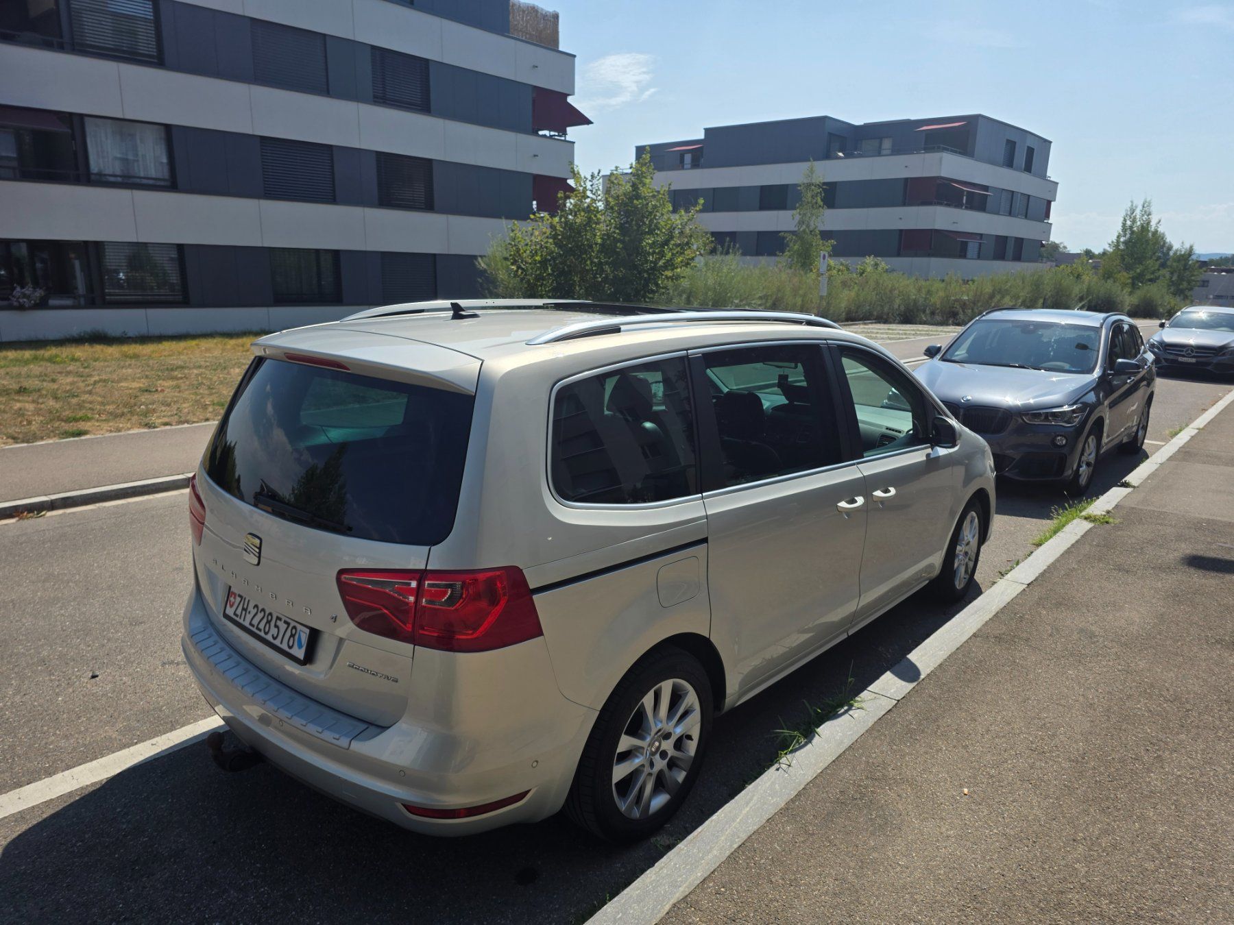 Seat Autos: Seat Alhambra 4x4 full version 7 platz – Gebraucht aus Zürich von zon_bn8c 2