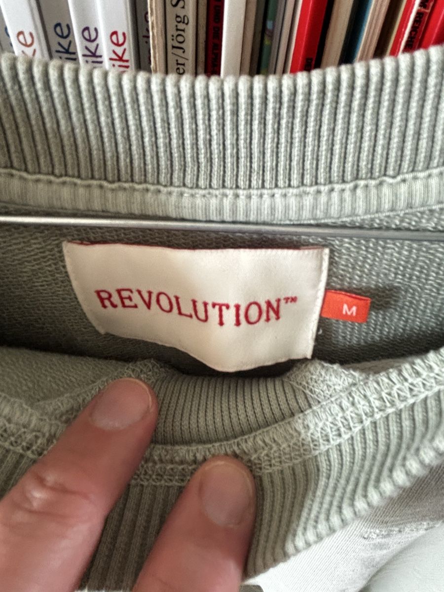 Revolution Pullover & Sweatshirts: Revolution Vintage Oversize-Sweater, Grösse M – Gebraucht aus Zürich von CallMeAppetite 3