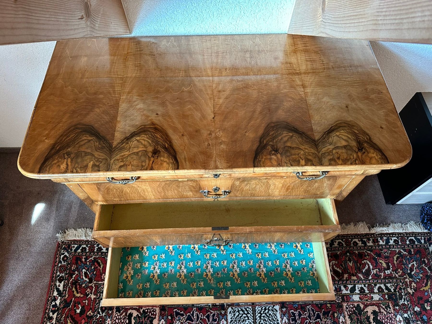 Kommoden: Antike Kommode, Nussbaum furniert – Gebraucht aus Eschlikon TG von nam_jf6l 2
