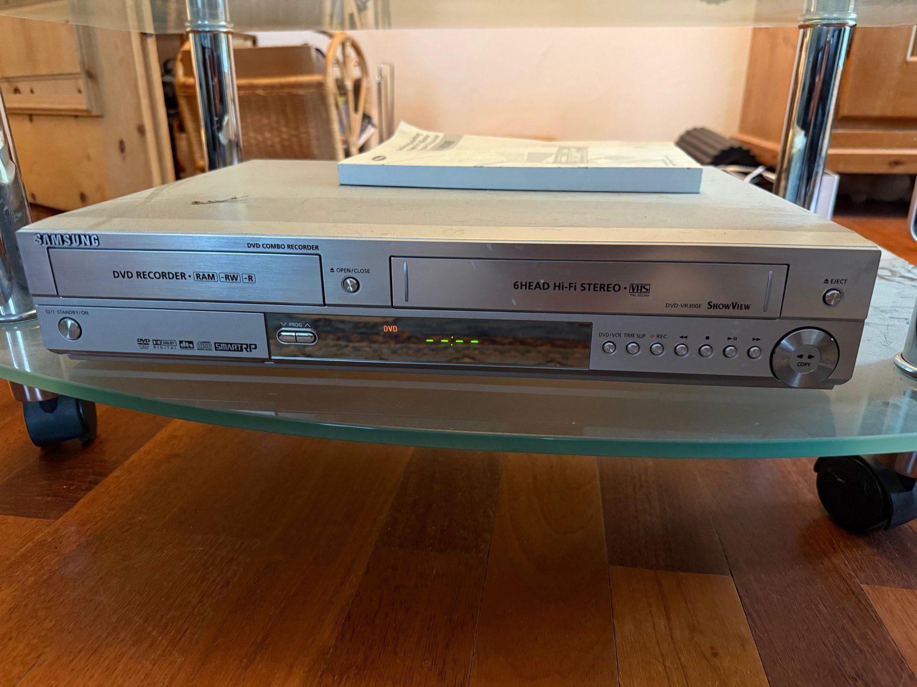 Samsung Registratori: Samsung DVD-VR300E Recorder und VHS-Player – Usato da Winterthur venduto da A_sa1