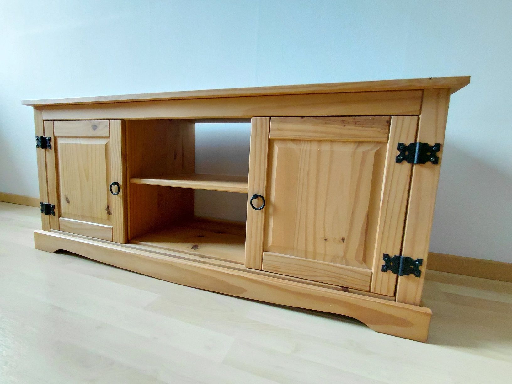 TV Möbel: TV-Möbel aus Holz – Gebraucht aus Turbenthal von apr_h7z2 1