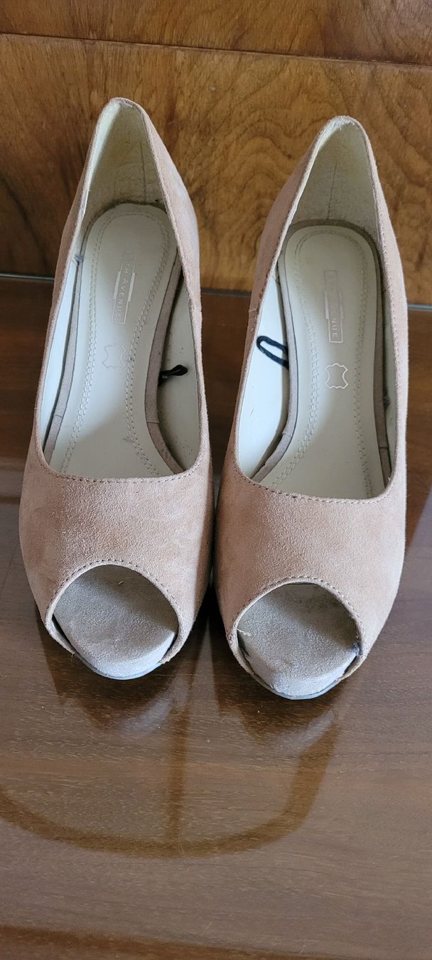 Scarpe da donna: Pupmsin beige – Usato da Bassecourt venduto da Niame