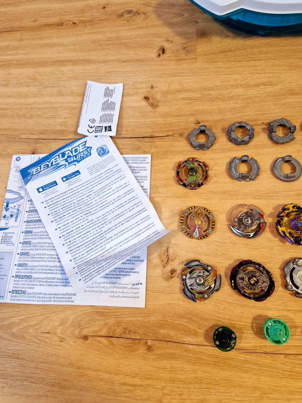 Giocattoli: Beyblade Burst Rise HyperSphere Battle Set mit Extras TOP – Usato da Schaffhausen venduto da thugNme 4