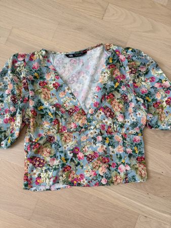 ZARA Bluse Blumenmuster Gr. M neuwertig
