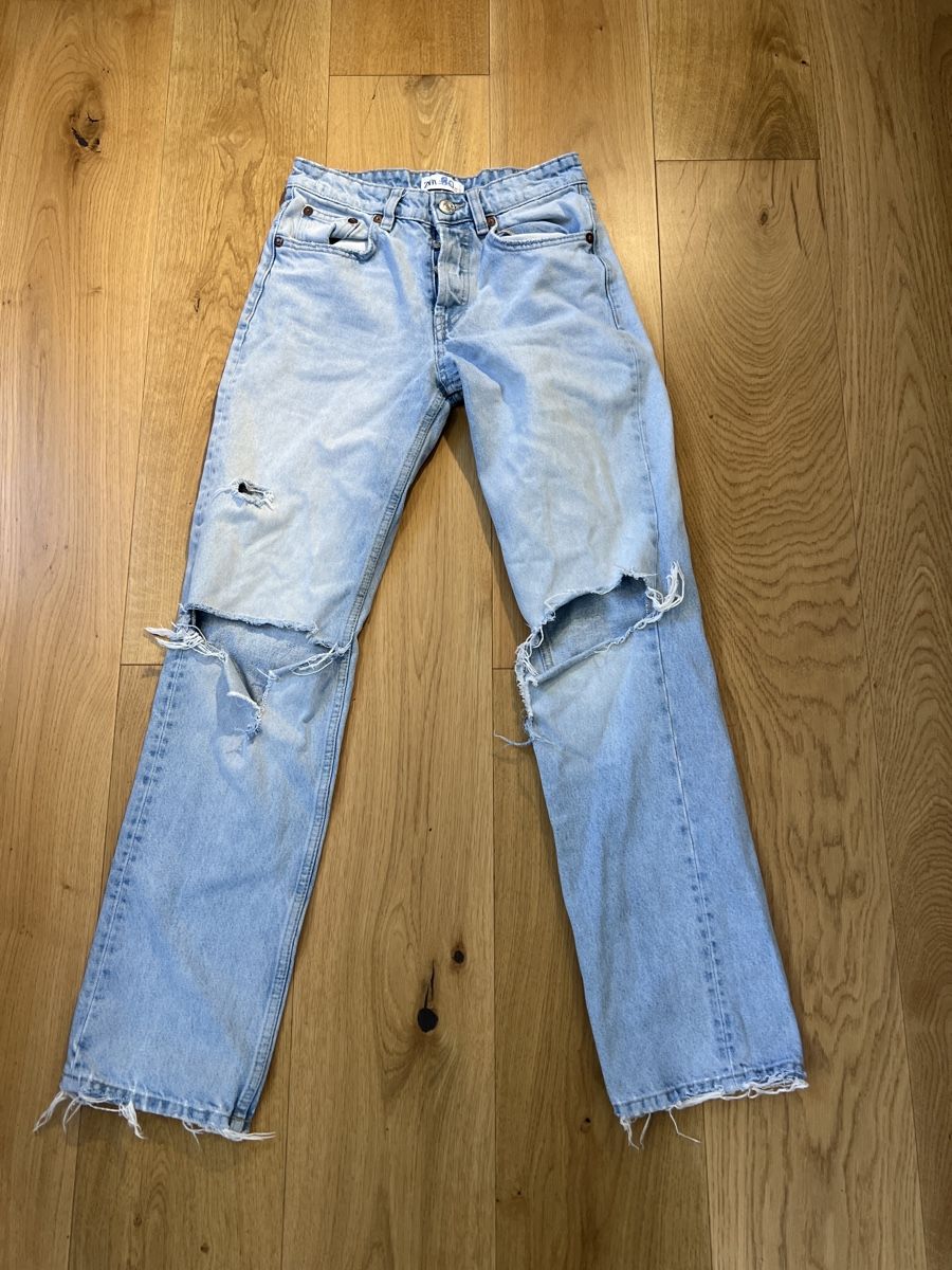 Zara Jeans: Zara Ripped Jeans - Size 34 – Nuovo (secondo la descrizione) da Clarens venduto da Ian_calvin