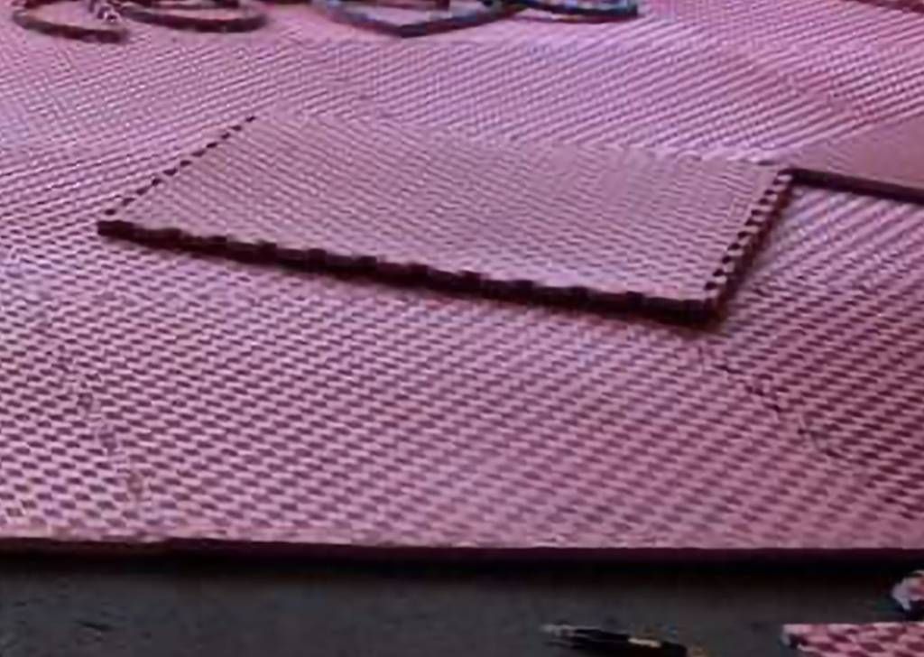 Bodenmatten: 12× Bodenmatte 1x1 Meter / 20mm  – Gebraucht aus bronschhofen von Prolf 2