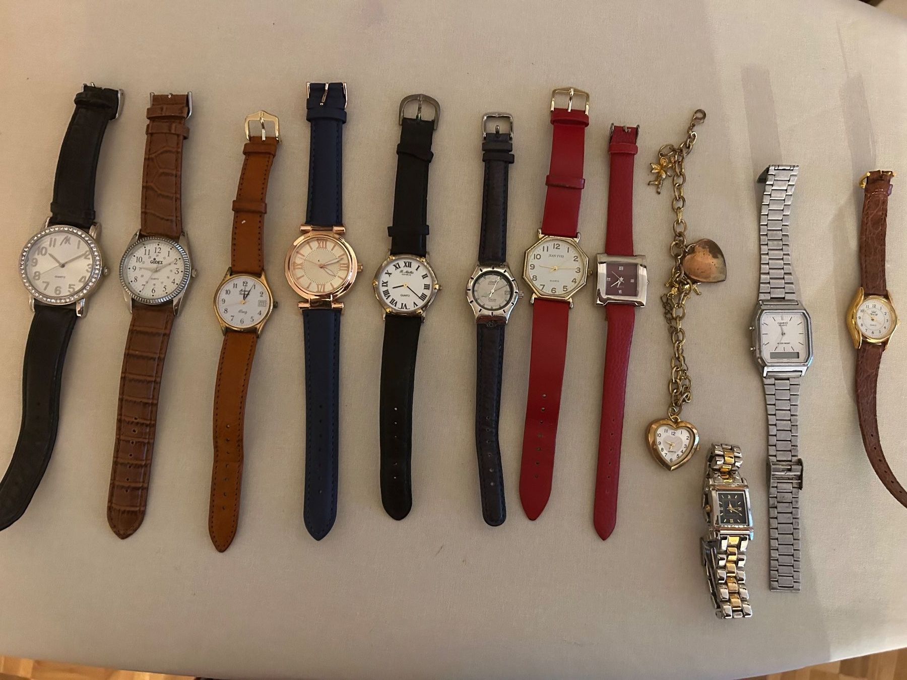 Orologi: LOT DE 12 MONTRES – Usato da Genève venduto da zonzon9351