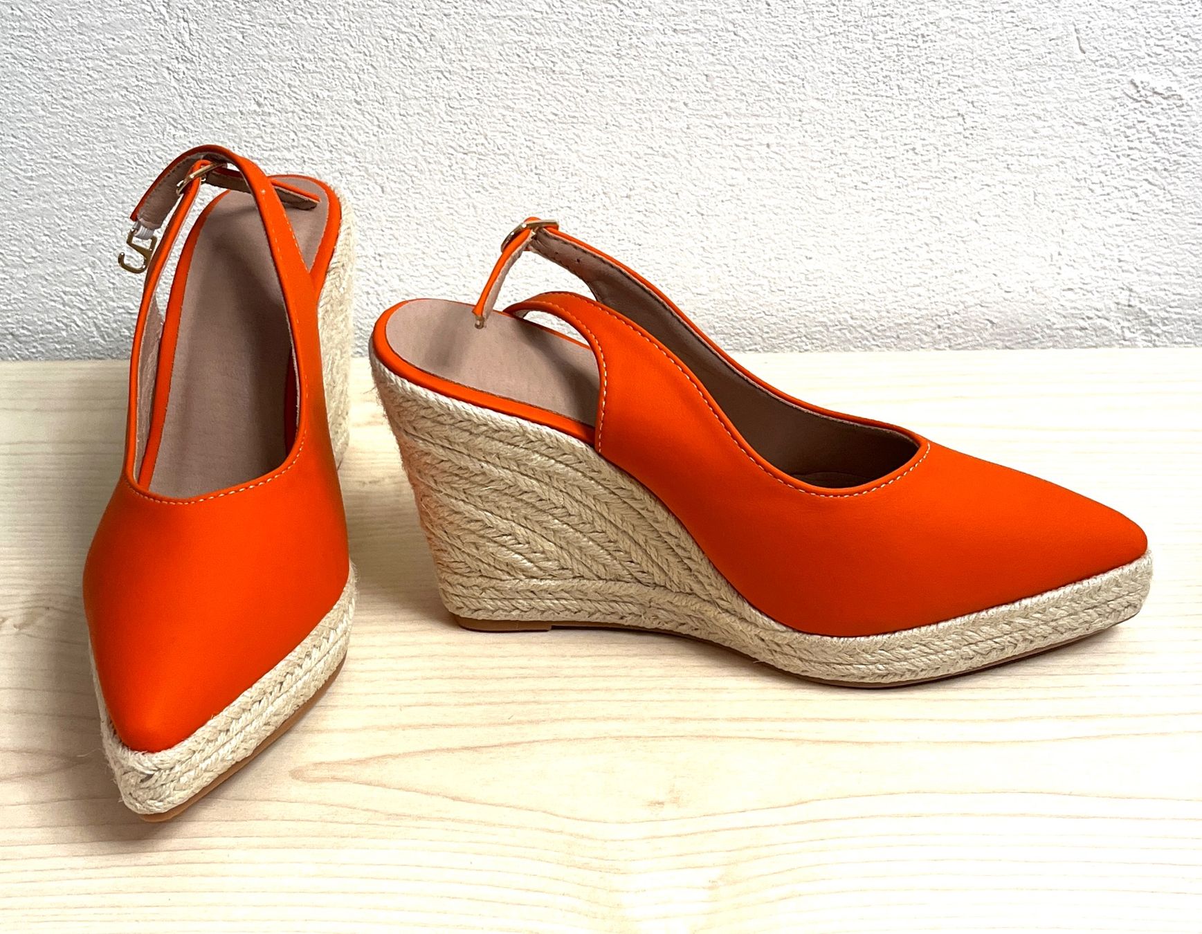 Scarpe da donna: Orange Keil High Heels Gr 36/37 – Usato da Domat/Ems venduto da Kollers65 1