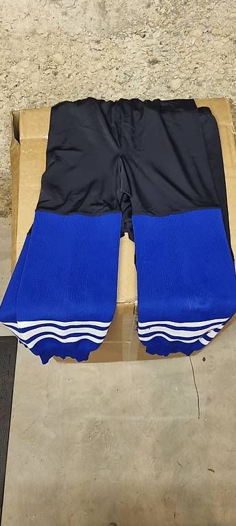 Collants: Eishockeystulpen blau/schwarz – D'occasion à Biel/Bienne par sheila7002 1