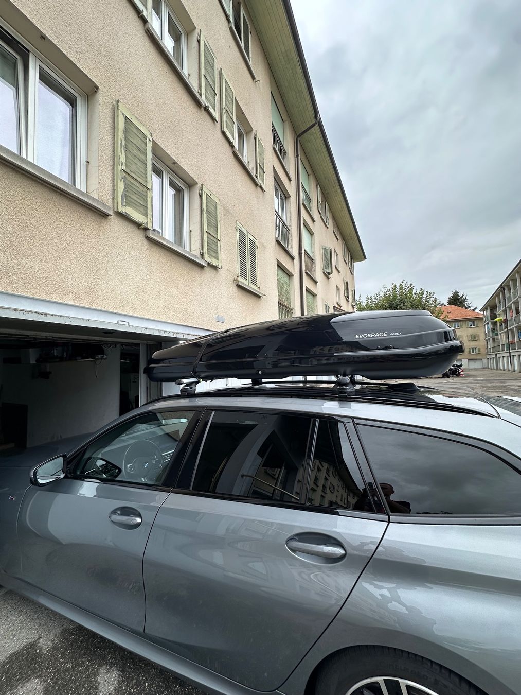 Dachboxen: 🚗 Coffre de toit  Evospace 600DX Noir Brillant – 55 – Neu (gemäss Beschreibung) aus  von  1