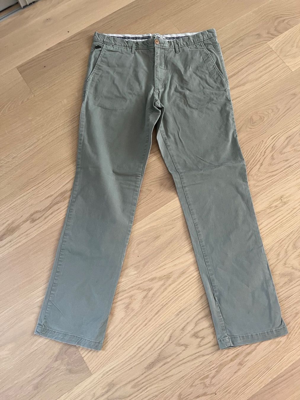 Esprit Pantaloni: Esprit, Chino Hose, Grösse 32/32 – Usato da Bonstetten venduto da Savannah7