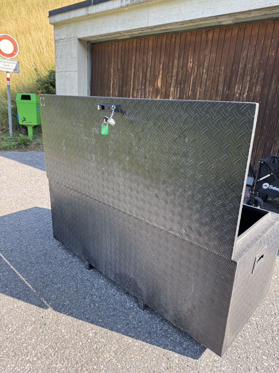 Truhen: Material-Box Alu Riffelblech – Gebraucht aus Davos Dorf von WernerSturm 2