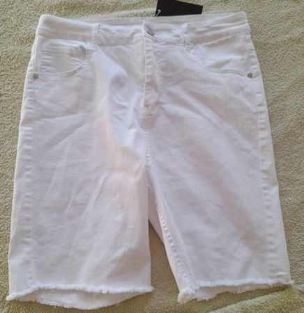 Weisse Damen Jeansshorts Gr.S Neu mit Etikett