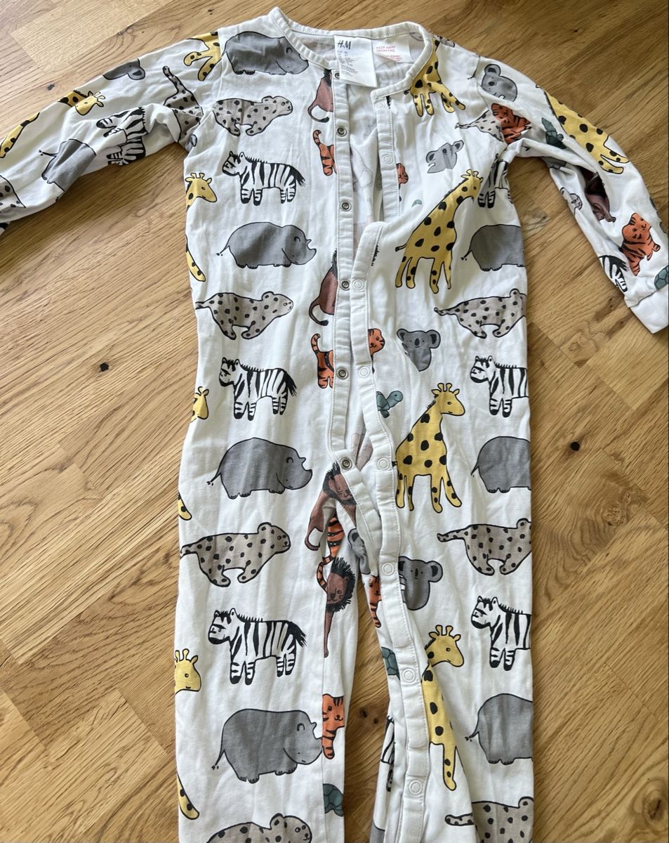 H&M Pagliaccetti: Pyjama Strampler Gr. 98 Tiere H&M – Usato da Zollikerberg venduto da Huglina