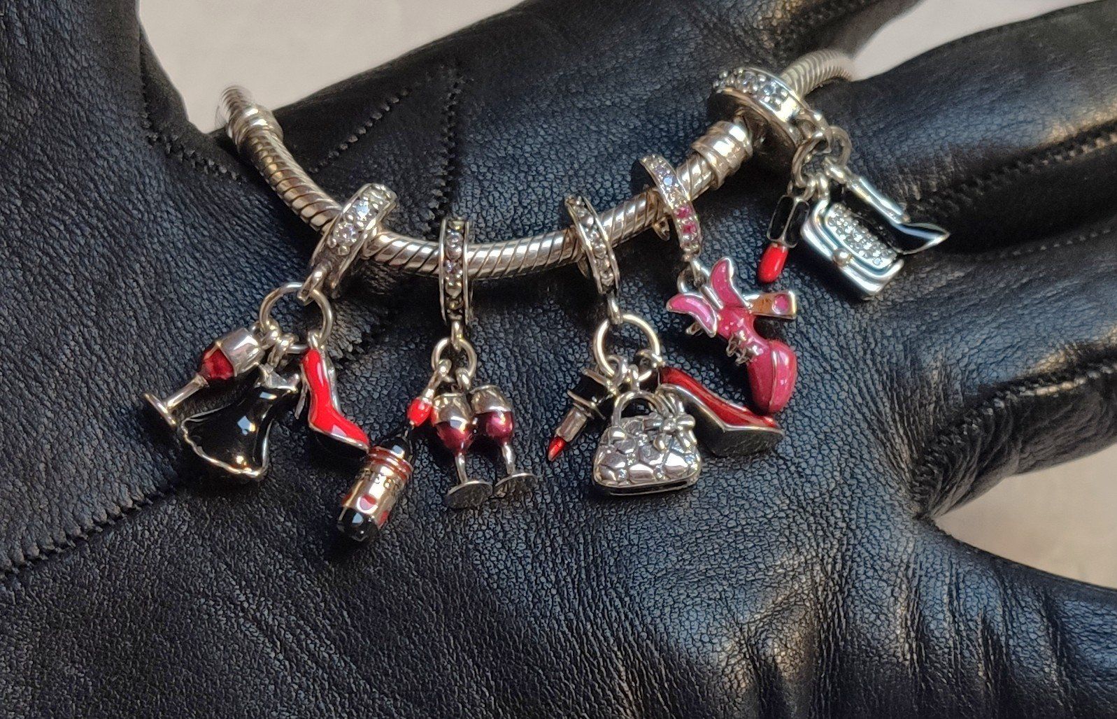 Ciondoli: Charm für Armbänder. – Nuovo e nell'imballaggio originale da Lamboing venduto da Qtrica