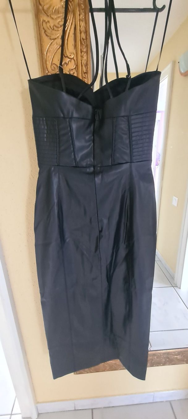 Zara Vestiti: Langes Zara Kleid mit Seitenschlitz Kunstleder – Usato da Allschwil venduto da Virgo 1