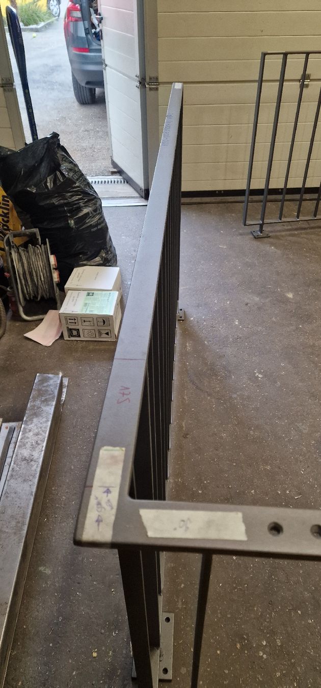 Balustrades: Geländer 2 Stk ab 1 Fr – D'occasion à Emmenbrücke par inf_l8yf 3