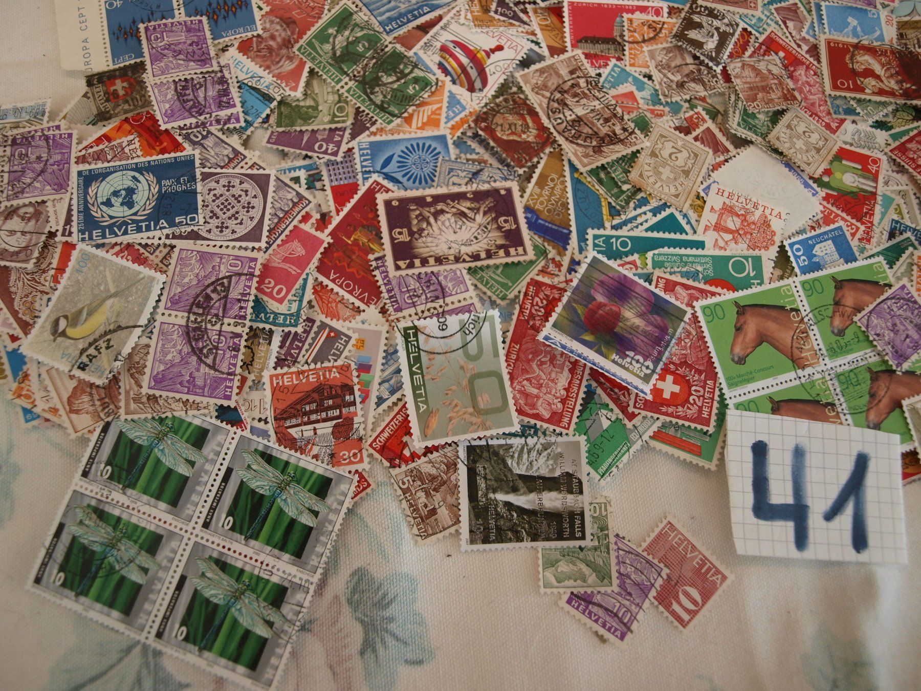Tutti i francobolli: 1000 Schweizer Briefmarken über 70g Gebraucht siehe Bilder – Usato da Aarau venduto da Marcele0 4