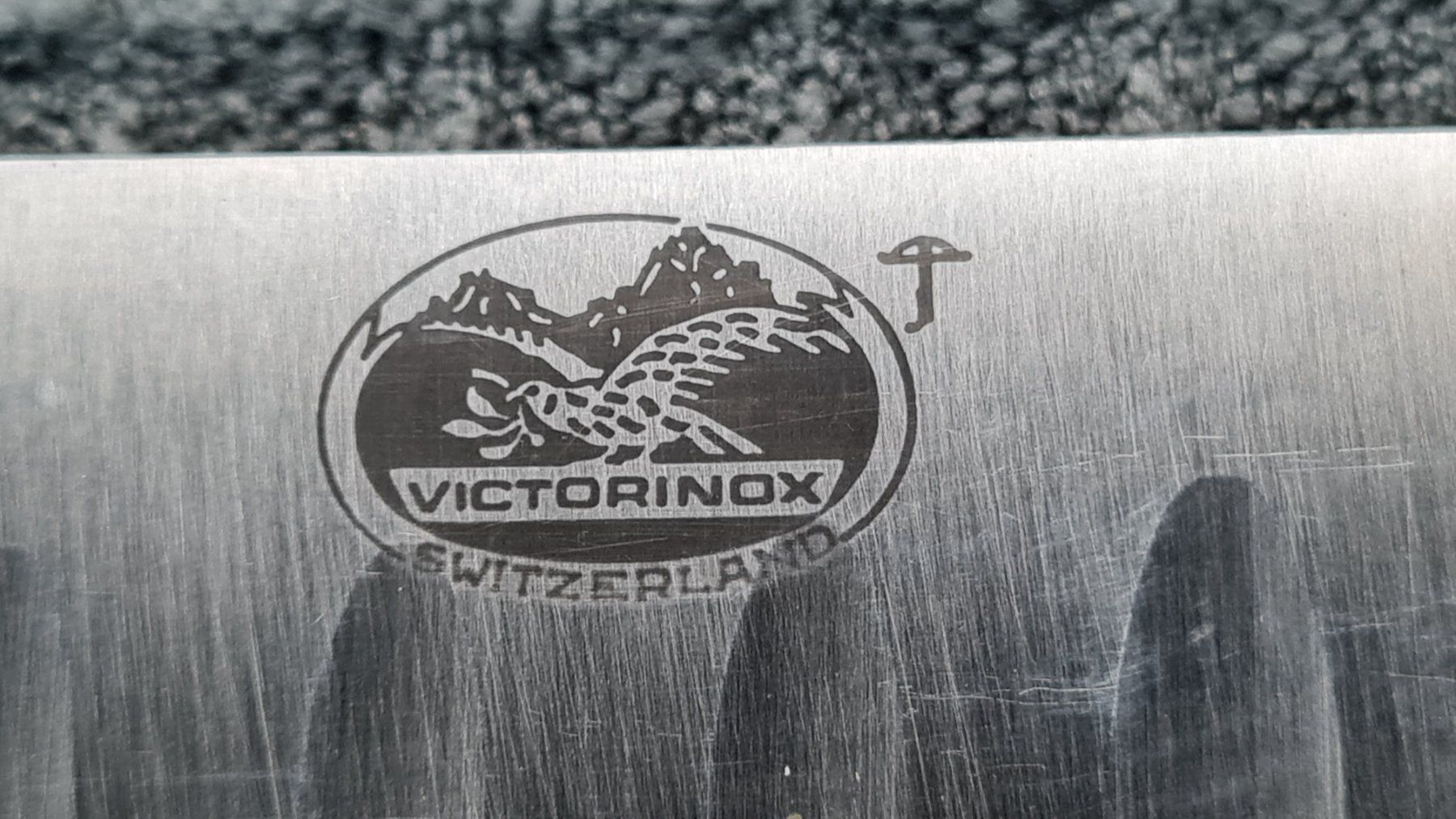 Victorinox Coltelli da cucina: Victorinox Lachsmesser mit Holzgriff – Usato da Wangen SZ venduto da mollosser 6