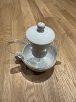 Teekanne aus Glas mit weissem Porzellaneinsatz gebraucht