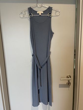 MICHAEL KORS — Élégante robe longue en maille côtelée gris