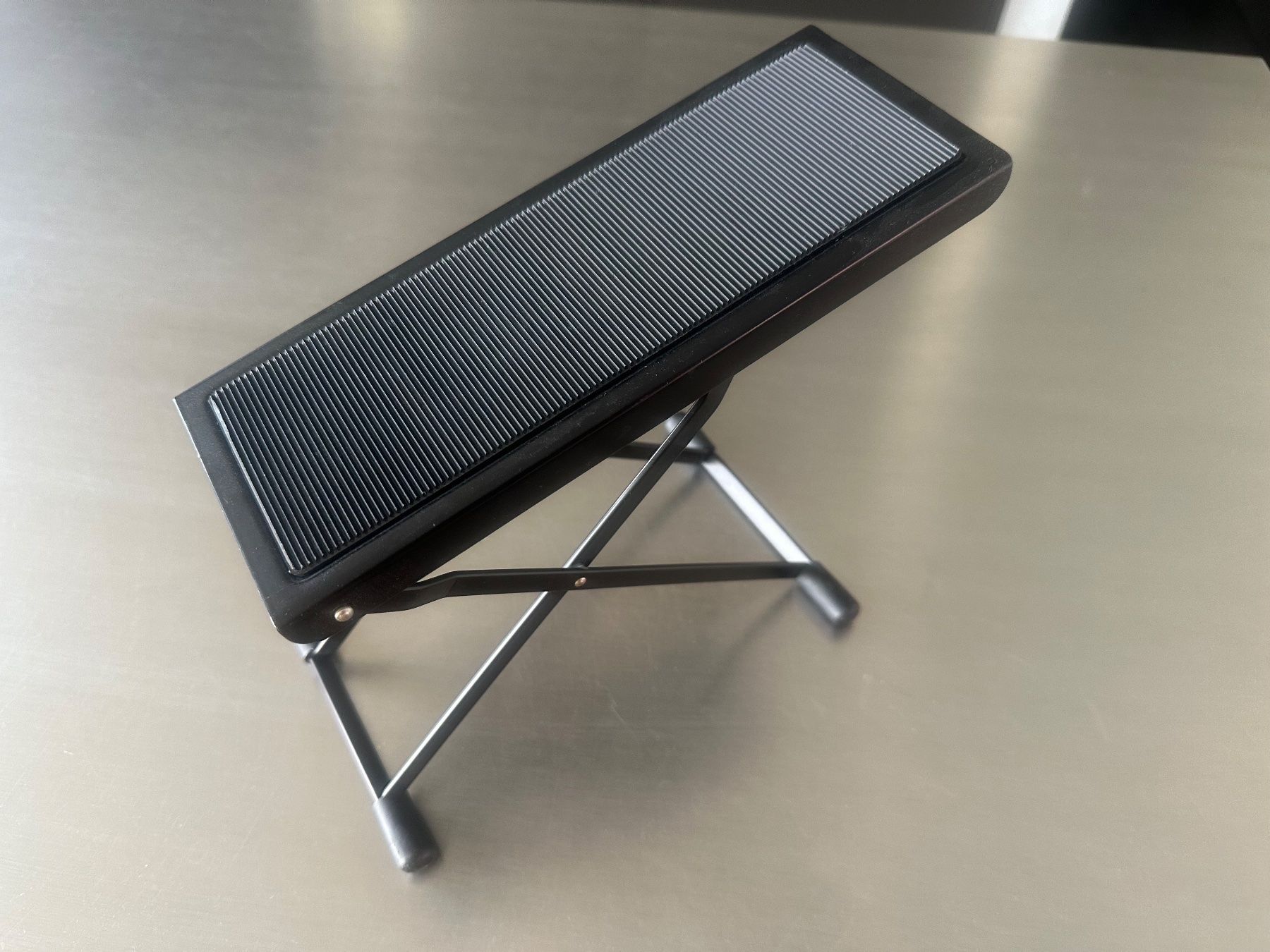 König & Meyer Altro in Decorazioni & Accessori: REPOSE-PIED POUR GUITARE – Usato da Sion venduto da jaipur1401