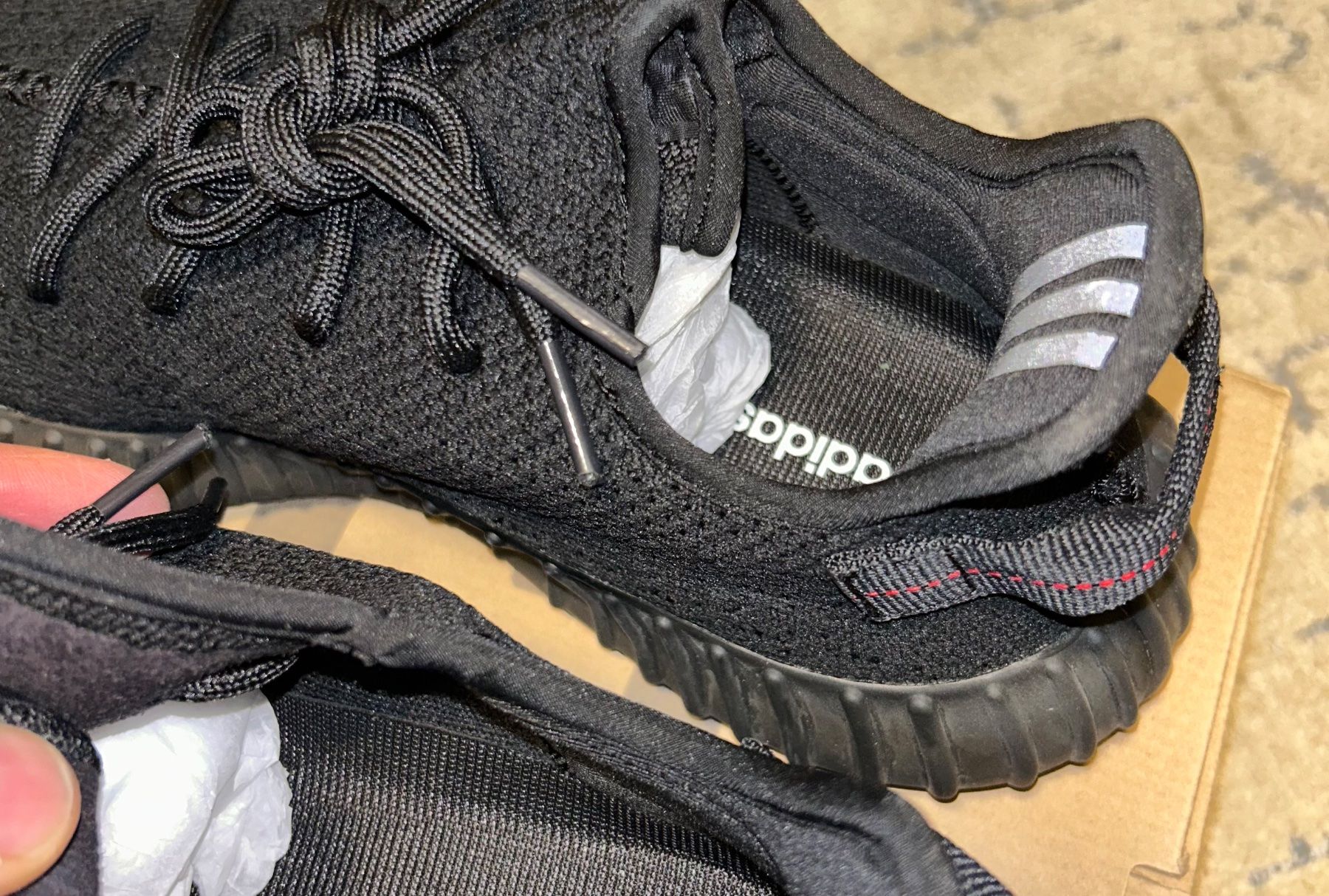 Scarpe da uomo: Yeezy Boost 350 V2 Black – Usato da Zürich venduto da DekOandCo 1
