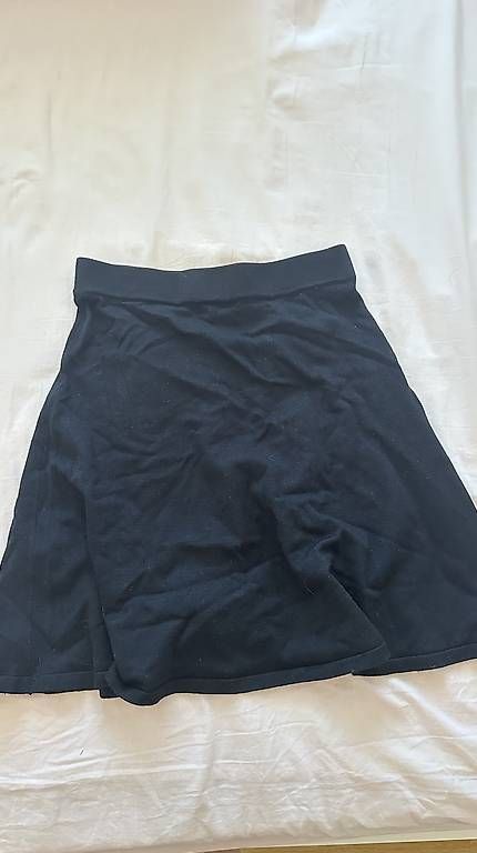 Lotti di vestiti: Diverse Röcke/kurze Hose – Usato da Basel venduto da jane_2h95 1