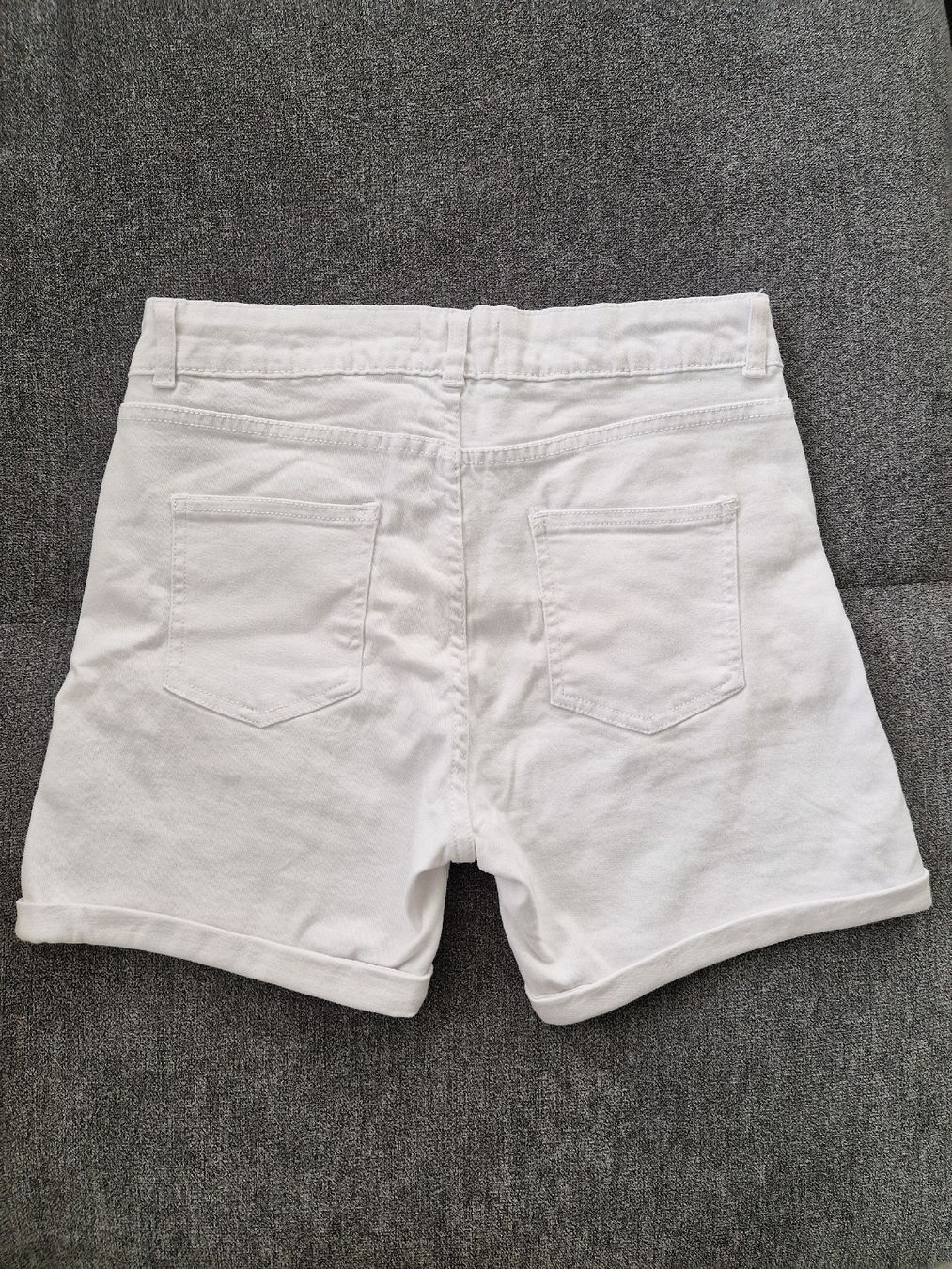 Pantaloni: Jeansshorts – Nuovo (secondo la descrizione) da Eglisau venduto da Ramii97 1
