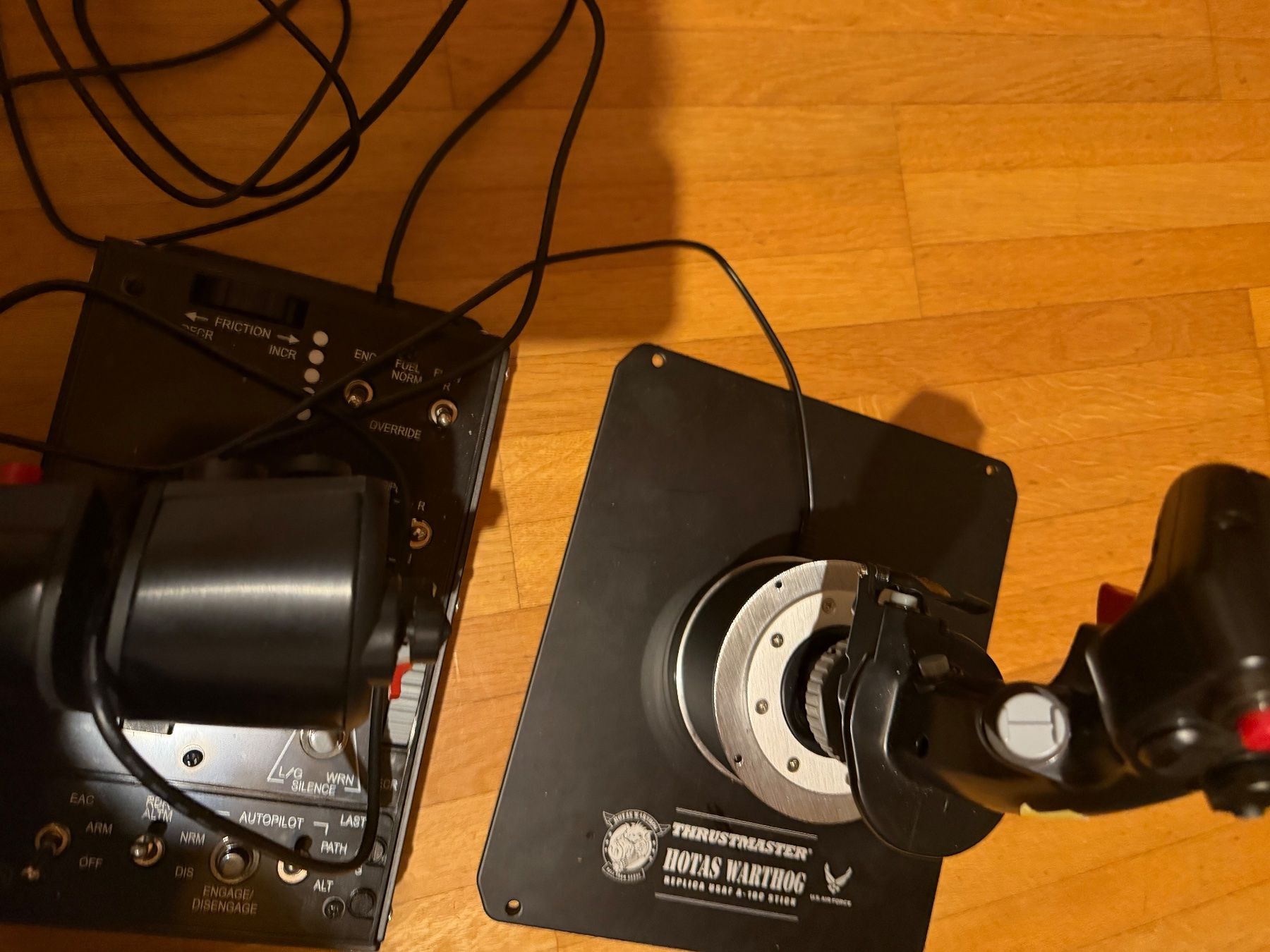 Thrustmaster Controller: HOTAS Warthog comme neuf – Nuovo (secondo la descrizione) da Cernier venduto da Cyril2803 3