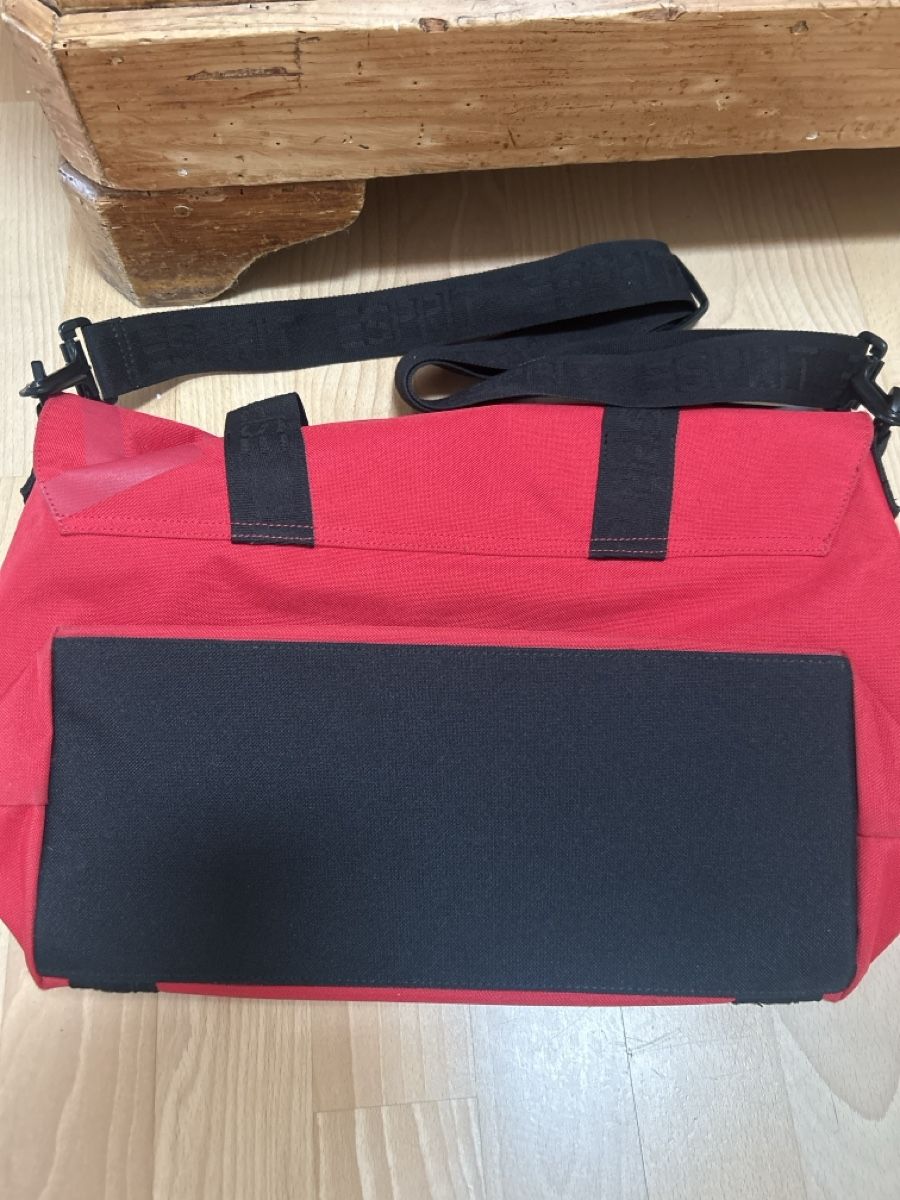 Altro in  Abbigliamento & Accessori: Sac esprit rouge pour laptop et A4 – Usato da Colombier NE venduto da mon58 3