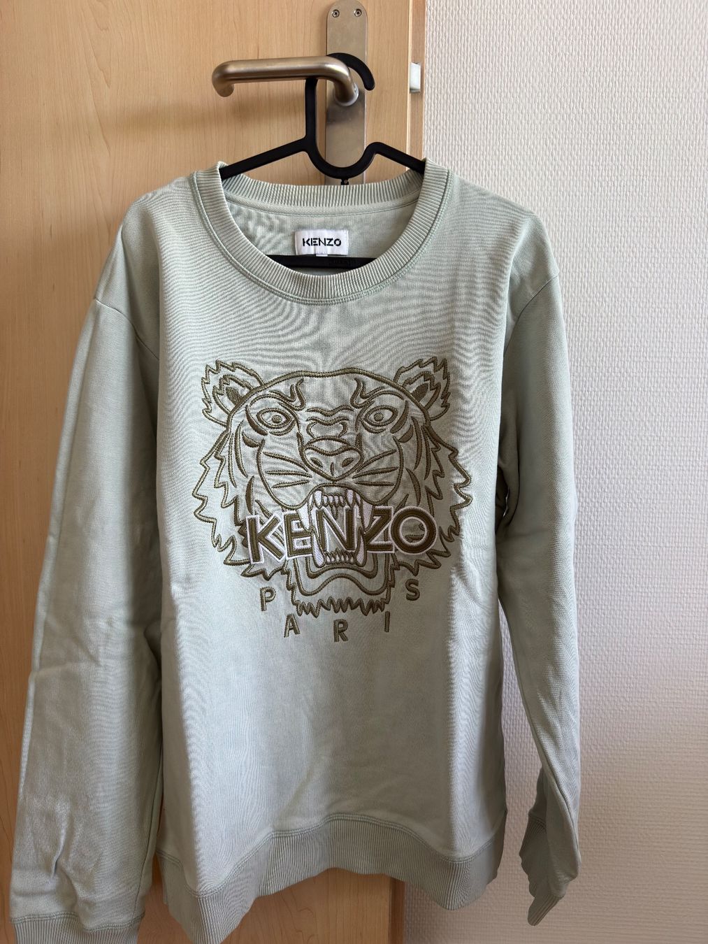 Kenzo Maglioni & Felpe: Hoodie Kenzo Taille L – Usato da Châtel-St-Denis venduto da Lou_Hock