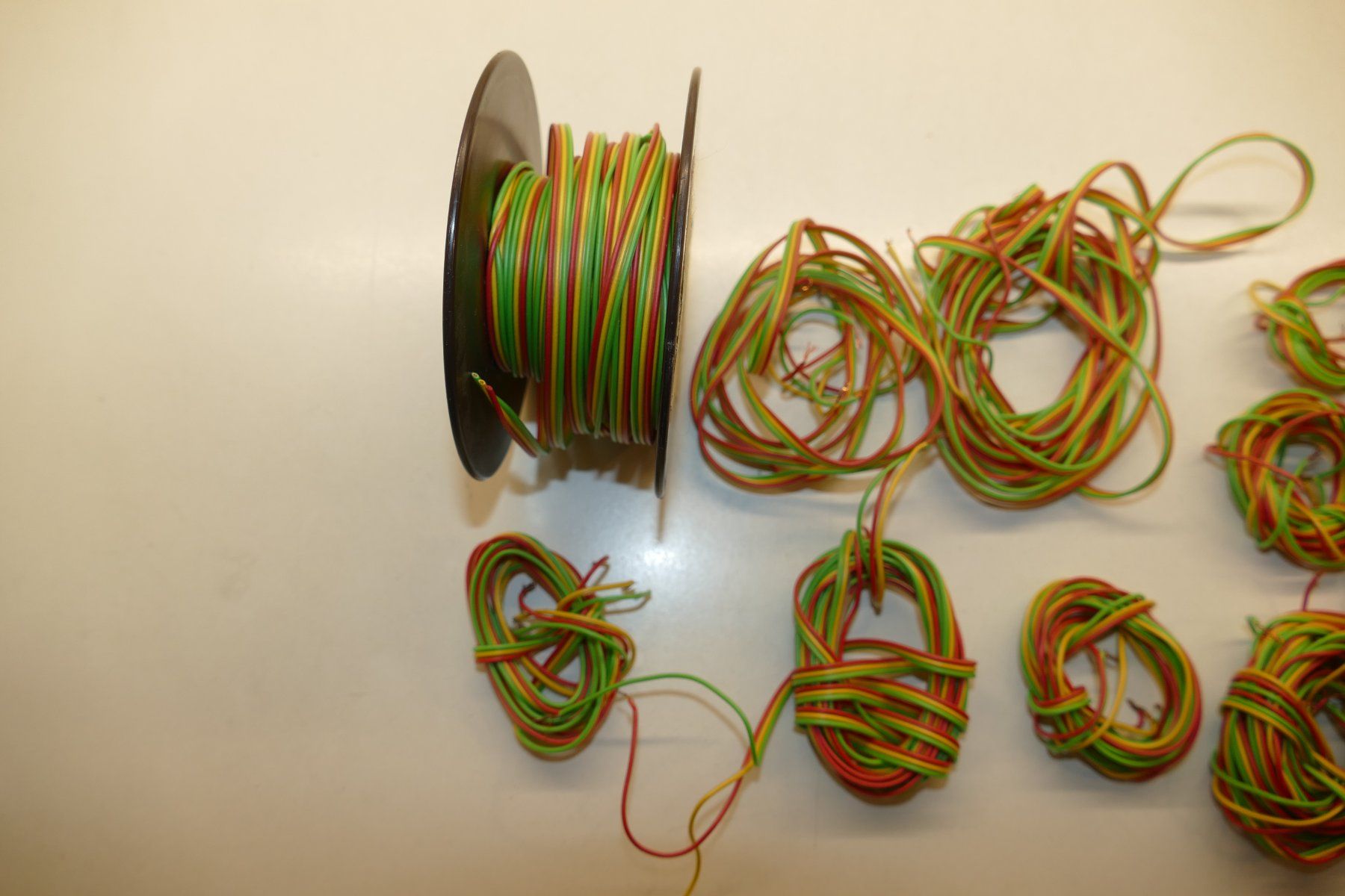 Modellini di ferrovie: Diverse Kabel 3-adrig – Usato da Niederhasli venduto da rail-duerst 1