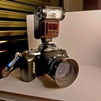Nikon F-401S mit AF Nikkor 35-70mm und Speedlight SB-20
